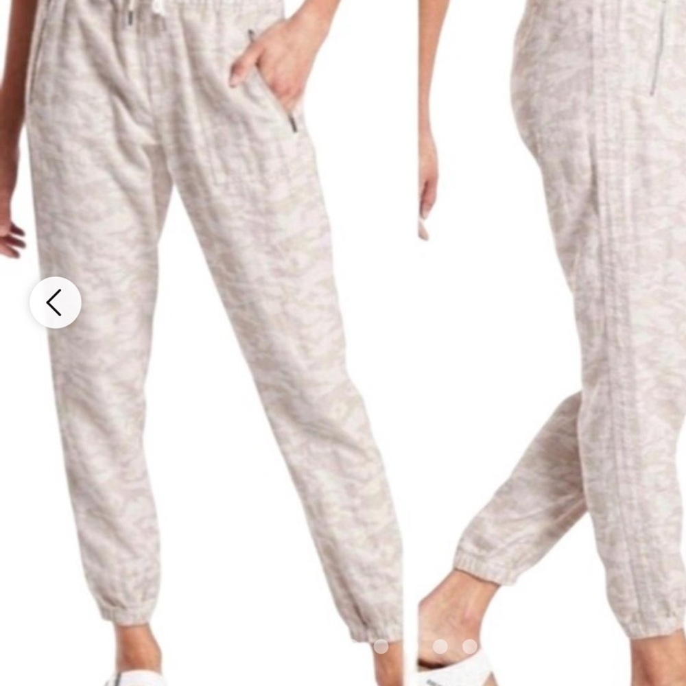 Athleta Cabo Tide Linen Jogger in Light Cream
Caja 8